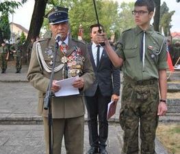 Zdjęcie z galerii: Galeria zdjęć z uroczystości patriotyczno- religijnej z dnia 4 września 2015 roku z okazji obchodów 76.Rocznicy Wybuchu II Wojny Światowej , 76.Rocznicy Walk W Tomaszowie Mazowieckim, 76.Rocznicy Agre