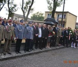Zdjęcie z galerii: Galeria zdjęć z uroczystości patriotyczno- religijnej z dnia 4 września 2015 roku z okazji obchodów 76.Rocznicy Wybuchu II Wojny Światowej , 76.Rocznicy Walk W Tomaszowie Mazowieckim, 76.Rocznicy Agre