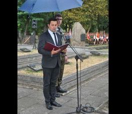 Zdjęcie z galerii: Galeria zdjęć z uroczystości patriotyczno- religijnej z dnia 4 września 2015 roku z okazji obchodów 76.Rocznicy Wybuchu II Wojny Światowej , 76.Rocznicy Walk W Tomaszowie Mazowieckim, 76.Rocznicy Agre