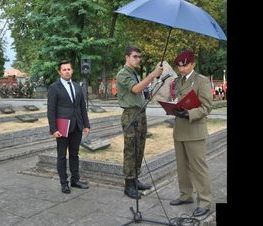 Zdjęcie z galerii: Galeria zdjęć z uroczystości patriotyczno- religijnej z dnia 4 września 2015 roku z okazji obchodów 76.Rocznicy Wybuchu II Wojny Światowej , 76.Rocznicy Walk W Tomaszowie Mazowieckim, 76.Rocznicy Agre