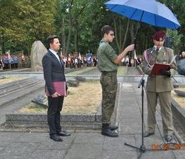 Zdjęcie z galerii: Galeria zdjęć z uroczystości patriotyczno- religijnej z dnia 4 września 2015 roku z okazji obchodów 76.Rocznicy Wybuchu II Wojny Światowej , 76.Rocznicy Walk W Tomaszowie Mazowieckim, 76.Rocznicy Agre