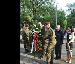 Zdjęcie z galerii: Galeria zdjęć z uroczystości patriotyczno- religijnej z dnia 4 września 2015 roku z okazji obchodów 76.Rocznicy Wybuchu II Wojny Światowej , 76.Rocznicy Walk W Tomaszowie Mazowieckim, 76.Rocznicy Agre