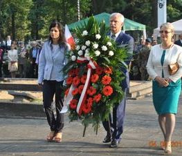 Zdjęcie z galerii: Galeria zdjęć z uroczystości patriotyczno- religijnej z dnia 4 września 2015 roku z okazji obchodów 76.Rocznicy Wybuchu II Wojny Światowej , 76.Rocznicy Walk W Tomaszowie Mazowieckim, 76.Rocznicy Agre