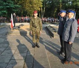 Zdjęcie z galerii: Galeria zdjęć z uroczystości patriotyczno- religijnej z dnia 4 września 2015 roku z okazji obchodów 76.Rocznicy Wybuchu II Wojny Światowej , 76.Rocznicy Walk W Tomaszowie Mazowieckim, 76.Rocznicy Agre