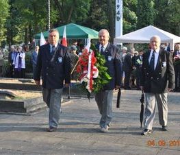 Zdjęcie z galerii: Galeria zdjęć z uroczystości patriotyczno- religijnej z dnia 4 września 2015 roku z okazji obchodów 76.Rocznicy Wybuchu II Wojny Światowej , 76.Rocznicy Walk W Tomaszowie Mazowieckim, 76.Rocznicy Agre
