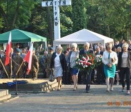 Zdjęcie z galerii: Galeria zdjęć z uroczystości patriotyczno- religijnej z dnia 4 września 2015 roku z okazji obchodów 76.Rocznicy Wybuchu II Wojny Światowej , 76.Rocznicy Walk W Tomaszowie Mazowieckim, 76.Rocznicy Agre