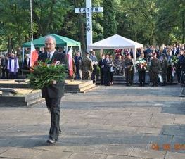 Zdjęcie z galerii: Galeria zdjęć z uroczystości patriotyczno- religijnej z dnia 4 września 2015 roku z okazji obchodów 76.Rocznicy Wybuchu II Wojny Światowej , 76.Rocznicy Walk W Tomaszowie Mazowieckim, 76.Rocznicy Agre