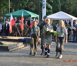 Zdjęcie z galerii: Galeria zdjęć z uroczystości patriotyczno- religijnej z dnia 4 września 2015 roku z okazji obchodów 76.Rocznicy Wybuchu II Wojny Światowej , 76.Rocznicy Walk W Tomaszowie Mazowieckim, 76.Rocznicy Agre