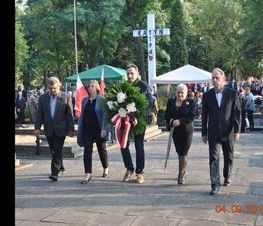 Zdjęcie z galerii: Galeria zdjęć z uroczystości patriotyczno- religijnej z dnia 4 września 2015 roku z okazji obchodów 76.Rocznicy Wybuchu II Wojny Światowej , 76.Rocznicy Walk W Tomaszowie Mazowieckim, 76.Rocznicy Agre