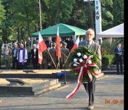 Zdjęcie z galerii: Galeria zdjęć z uroczystości patriotyczno- religijnej z dnia 4 września 2015 roku z okazji obchodów 76.Rocznicy Wybuchu II Wojny Światowej , 76.Rocznicy Walk W Tomaszowie Mazowieckim, 76.Rocznicy Agre