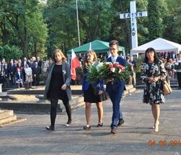 Zdjęcie z galerii: Galeria zdjęć z uroczystości patriotyczno- religijnej z dnia 4 września 2015 roku z okazji obchodów 76.Rocznicy Wybuchu II Wojny Światowej , 76.Rocznicy Walk W Tomaszowie Mazowieckim, 76.Rocznicy Agre