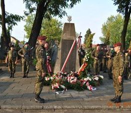 Zdjęcie z galerii: Galeria zdjęć z uroczystości patriotyczno- religijnej z dnia 4 września 2015 roku z okazji obchodów 76.Rocznicy Wybuchu II Wojny Światowej , 76.Rocznicy Walk W Tomaszowie Mazowieckim, 76.Rocznicy Agre