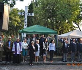 Zdjęcie z galerii: Galeria zdjęć z uroczystości patriotyczno- religijnej z dnia 4 września 2015 roku z okazji obchodów 76.Rocznicy Wybuchu II Wojny Światowej , 76.Rocznicy Walk W Tomaszowie Mazowieckim, 76.Rocznicy Agre