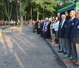Zdjęcie z galerii: Galeria zdjęć z uroczystości patriotyczno- religijnej z dnia 4 września 2015 roku z okazji obchodów 76.Rocznicy Wybuchu II Wojny Światowej , 76.Rocznicy Walk W Tomaszowie Mazowieckim, 76.Rocznicy Agre
