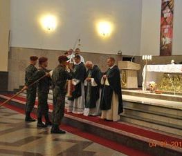 Zdjęcie z galerii: Galeria zdjęć z uroczystości patriotyczno- religijnej z dnia 4 września 2015 roku z okazji obchodów 76.Rocznicy Wybuchu II Wojny Światowej , 76.Rocznicy Walk W Tomaszowie Mazowieckim, 76.Rocznicy Agre