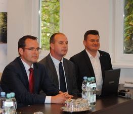 Zdjęcie z galerii: Konferencja 'Badanie techniczne pojazdów z kierownicą po prawej stronie w świetle nowych przepisów prawa'