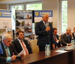 Zdjęcie z galerii: Konferencja 'Badanie techniczne pojazdów z kierownicą po prawej stronie w świetle nowych przepisów prawa'