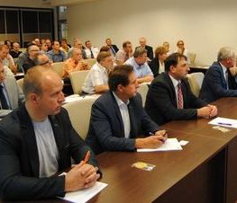 Zdjęcie z galerii: Konferencja 'Badanie techniczne pojazdów z kierownicą po prawej stronie w świetle nowych przepisów prawa'