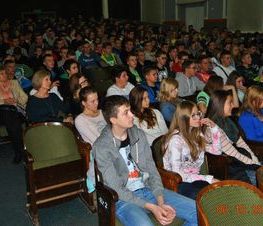 Zdjęcie z galerii: Relacja z konferencji w kinie Włókniarz pt. 'Dopalacze kradną życie'