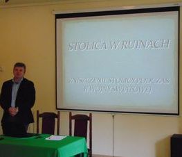 Zdjęcie z galerii: Zdjęcia ze spotkania w Młodzieżowym Domu Kultury na temat zniszczenia Warszawy w czasie II Wojny Światowej  