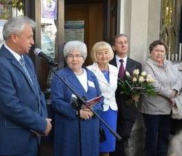 Zdjęcie z galerii: Odsłonięcie tablicy pamiątkowej Liceum Pedagogicznego w Tomaszowie Maz.