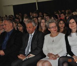 Zdjęcie z galerii: Program Twins Schools spotkanie Polska - Izrael w I LO oraz odwiedziny w Starostwie Powiatowym
