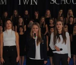 Zdjęcie z galerii: Program Twins Schools spotkanie Polska - Izrael w I LO oraz odwiedziny w Starostwie Powiatowym