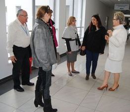 Zdjęcie z galerii: Program Twins Schools spotkanie Polska - Izrael w I LO oraz odwiedziny w Starostwie Powiatowym