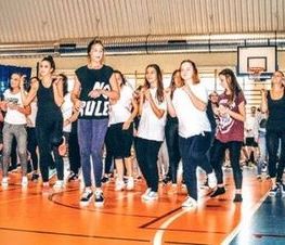 Zdjęcie z galerii: RÓŻOWA WSTĄŻECZKA w WYSPIAŃSKIM & ZUMBA Z FANTI-FITNESS
