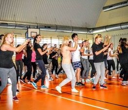 Zdjęcie z galerii: RÓŻOWA WSTĄŻECZKA w WYSPIAŃSKIM & ZUMBA Z FANTI-FITNESS