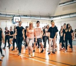 Zdjęcie z galerii: RÓŻOWA WSTĄŻECZKA w WYSPIAŃSKIM & ZUMBA Z FANTI-FITNESS