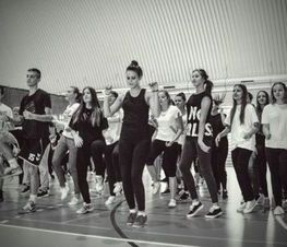 Zdjęcie z galerii: RÓŻOWA WSTĄŻECZKA w WYSPIAŃSKIM & ZUMBA Z FANTI-FITNESS