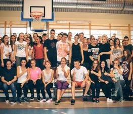 Zdjęcie z galerii: RÓŻOWA WSTĄŻECZKA w WYSPIAŃSKIM & ZUMBA Z FANTI-FITNESS