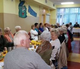 Zdjęcie z galerii: Uroczyste obchody 'Dnia Seniora' i II rocznica istnienia Klubu Seniora 'Słoneczna Jedynka'