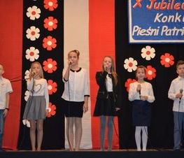 Zdjęcie z galerii: 	X Jubileuszowy Powiatowy Konkurs Pieśni i Piosenki Patriotycznej już za nami....