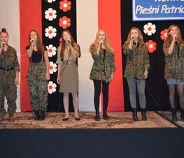 Zdjęcie z galerii: 	X Jubileuszowy Powiatowy Konkurs Pieśni i Piosenki Patriotycznej już za nami....