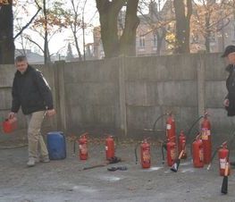 Zdjęcie z galerii: Ćwiczenia P.Poż. w Starostwie Powiatowym