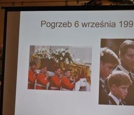 Zdjęcie z galerii: Zdjęcia z wykładu w Muzeum na temat Księżnej Diany Spencer - mity, fakty i legendy