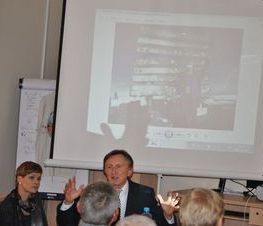 Zdjęcie z galerii: Zdjęcia ze spotkania z podróżnikiem Markiem Hendzelewskim w O.K.'TKACZ'