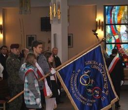 Zdjęcie z galerii: Zdjęcia z dn.11 listopada 2015 - Mszy Świętej w Kościele NMP Królowej Polski w Tomaszowie Maz. oraz Biegu Niepodległości