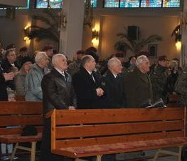 Zdjęcie z galerii: Zdjęcia z dn.11 listopada 2015 - Mszy Świętej w Kościele NMP Królowej Polski w Tomaszowie Maz. oraz Biegu Niepodległości