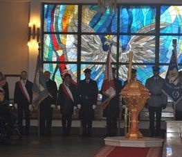 Zdjęcie z galerii: Zdjęcia z dn.11 listopada 2015 - Mszy Świętej w Kościele NMP Królowej Polski w Tomaszowie Maz. oraz Biegu Niepodległości