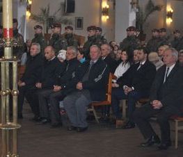 Zdjęcie z galerii: Zdjęcia z dn.11 listopada 2015 - Mszy Świętej w Kościele NMP Królowej Polski w Tomaszowie Maz. oraz Biegu Niepodległości