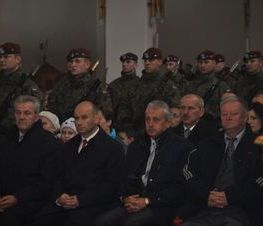 Zdjęcie z galerii: Zdjęcia z dn.11 listopada 2015 - Mszy Świętej w Kościele NMP Królowej Polski w Tomaszowie Maz. oraz Biegu Niepodległości