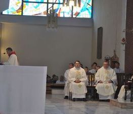 Zdjęcie z galerii: Zdjęcia z dn.11 listopada 2015 - Mszy Świętej w Kościele NMP Królowej Polski w Tomaszowie Maz. oraz Biegu Niepodległości