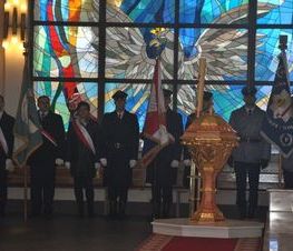 Zdjęcie z galerii: Zdjęcia z dn.11 listopada 2015 - Mszy Świętej w Kościele NMP Królowej Polski w Tomaszowie Maz. oraz Biegu Niepodległości
