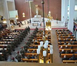 Zdjęcie z galerii: Zdjęcia z dn.11 listopada 2015 - Mszy Świętej w Kościele NMP Królowej Polski w Tomaszowie Maz. oraz Biegu Niepodległości