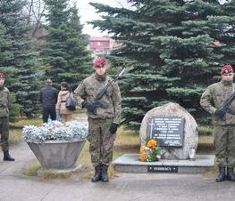 Zdjęcie z galerii: Zdjęcia z dn.11 listopada 2015 - Mszy Świętej w Kościele NMP Królowej Polski w Tomaszowie Maz. oraz Biegu Niepodległości