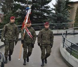 Zdjęcie z galerii: Zdjęcia z dn.11 listopada 2015 - Mszy Świętej w Kościele NMP Królowej Polski w Tomaszowie Maz. oraz Biegu Niepodległości