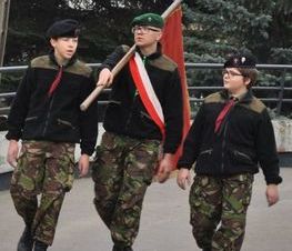 Zdjęcie z galerii: Zdjęcia z dn.11 listopada 2015 - Mszy Świętej w Kościele NMP Królowej Polski w Tomaszowie Maz. oraz Biegu Niepodległości
